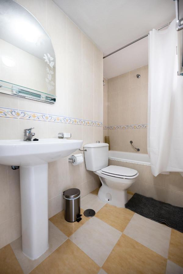 Spacious 2-Bedroom Apartment With Free Parking Sitio de Calahonda 외부 사진
