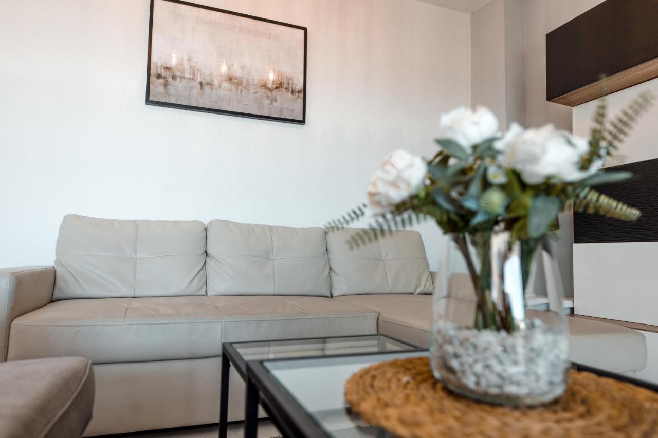 Spacious 2-Bedroom Apartment With Free Parking Sitio de Calahonda 외부 사진