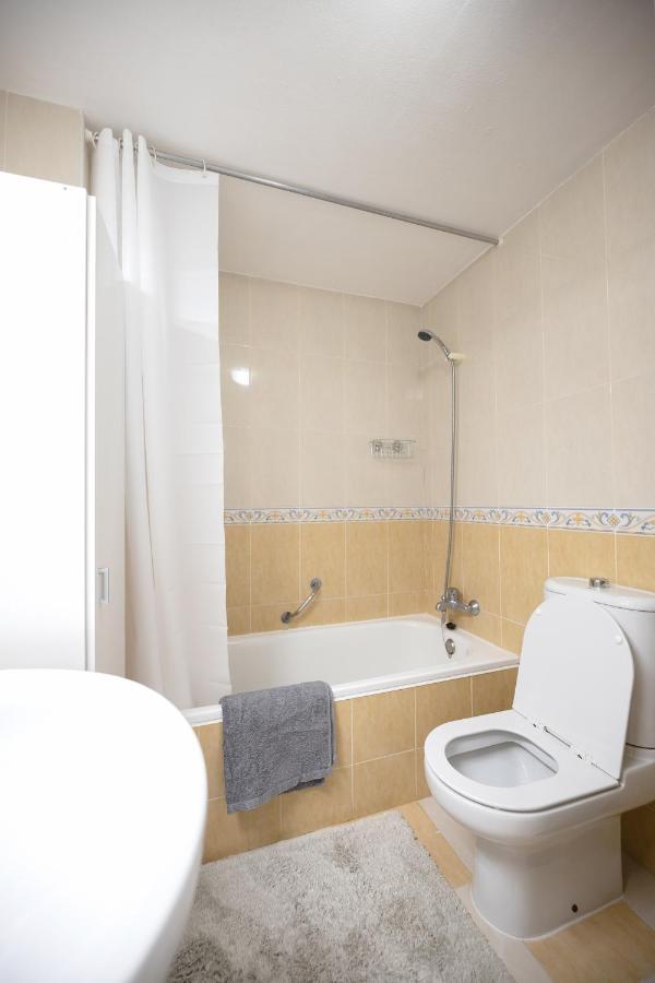 Spacious 2-Bedroom Apartment With Free Parking Sitio de Calahonda 외부 사진