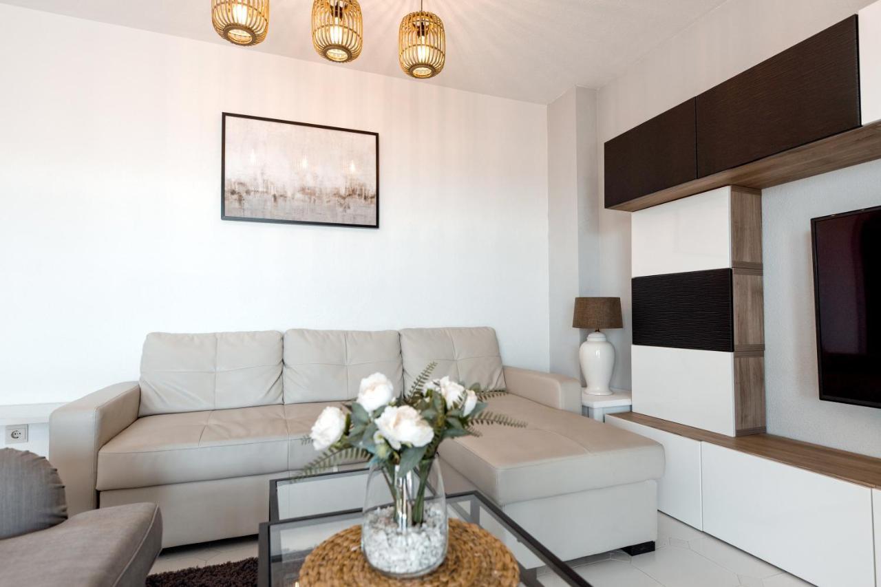 Spacious 2-Bedroom Apartment With Free Parking Sitio de Calahonda 외부 사진